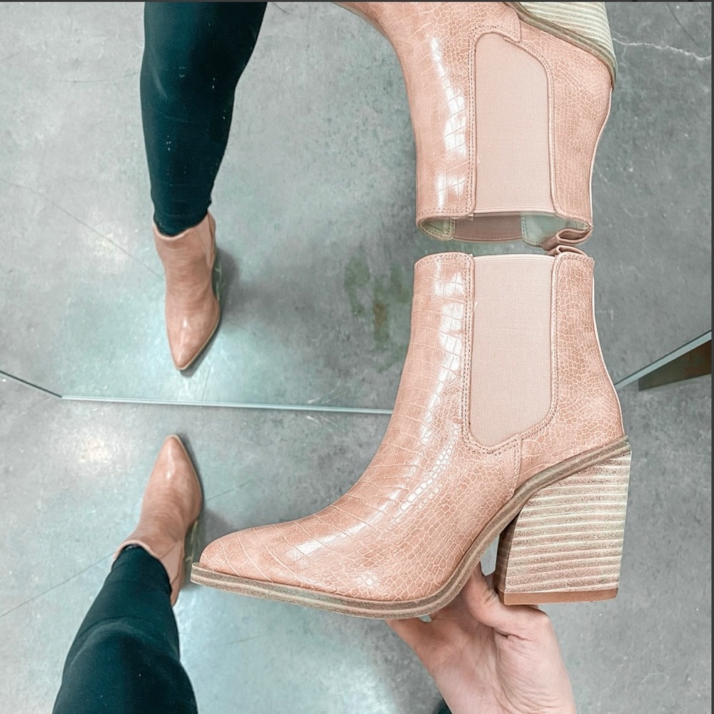 Peach Pink Croc Boots Size 10 Brand New Never Worn